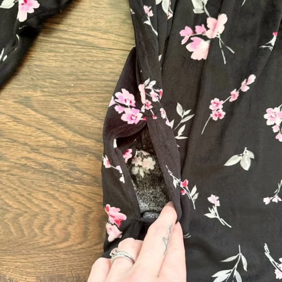 Aria Collections Floral Fleece Long Sleeve Black Buttoned Sleep Gown Womens L - Picture 3 of 6